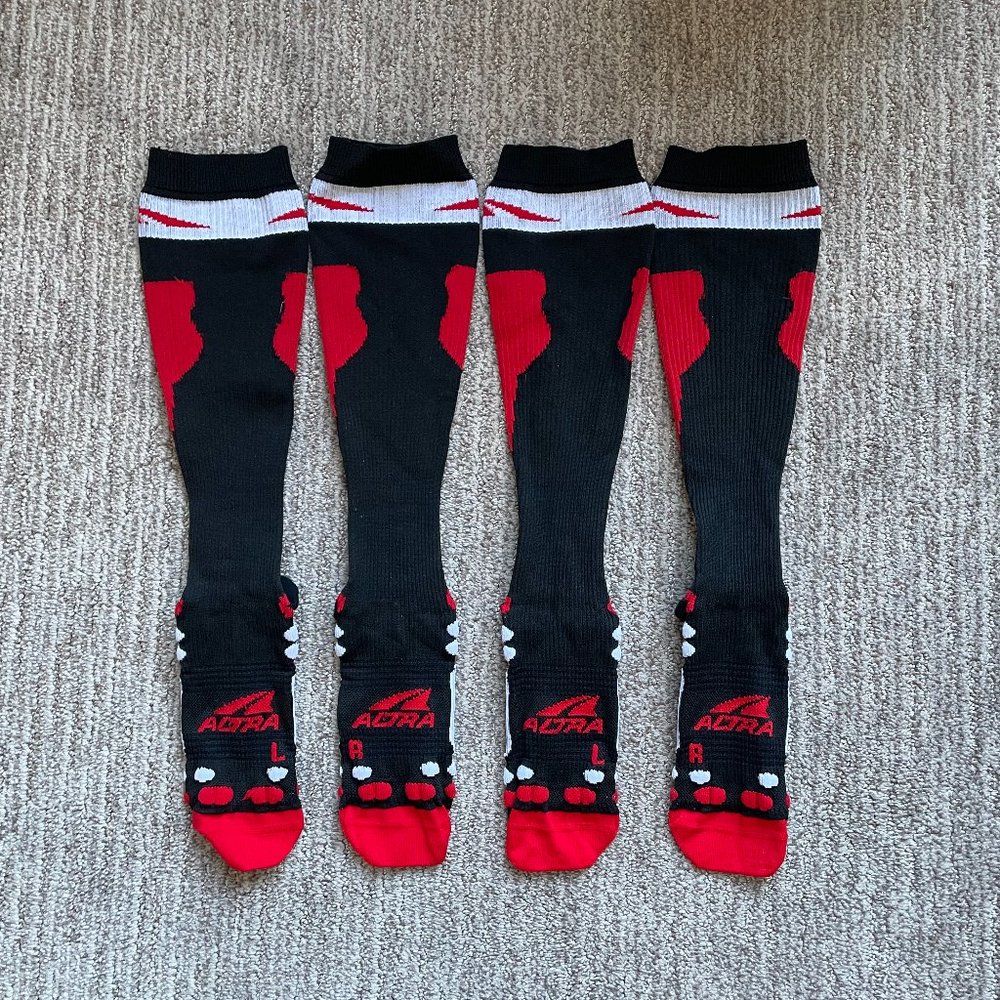 Lot of 2 Pairs Altra Men's Small 6.5-8 Long Compression Running Socks Black